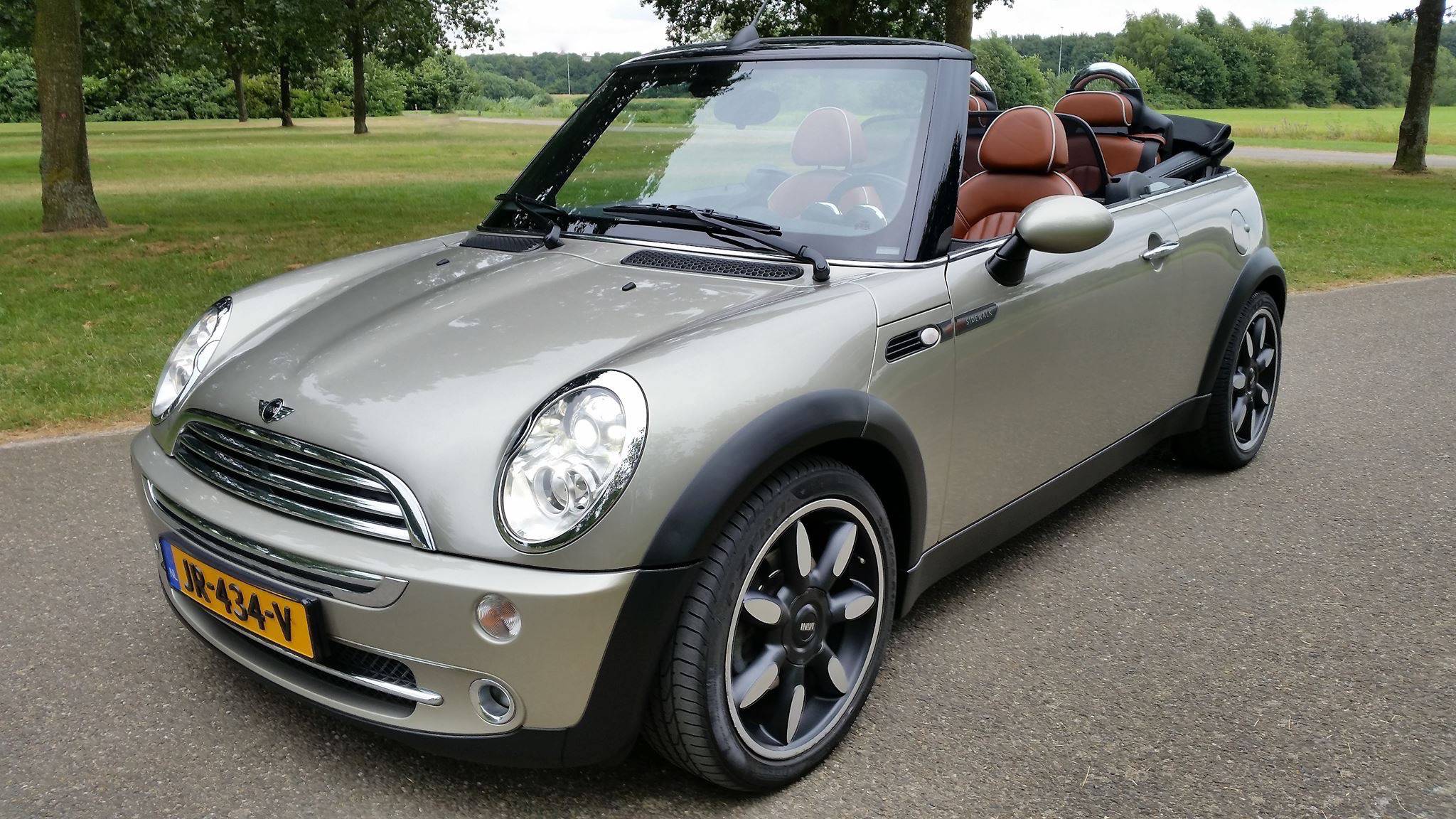 Mini Cooper Sidewalk 